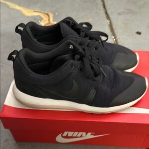 Nike Black Roshe NM